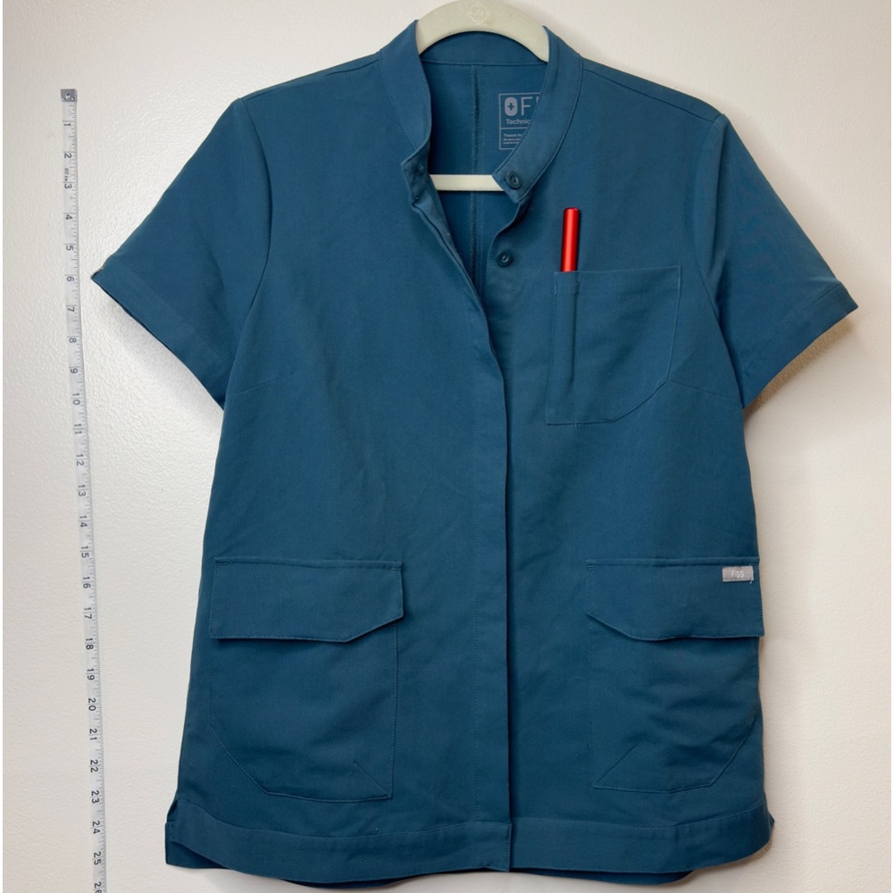 Figs scrub small blue/green button down collar short sleeve scrub top 3 pockets